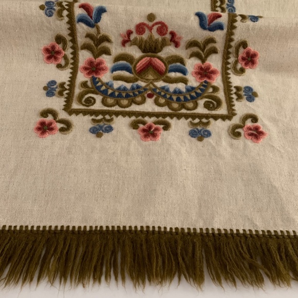 Table Runner, Embroidered,Traditional Folk Art, Vintage - Picture 8 of 9